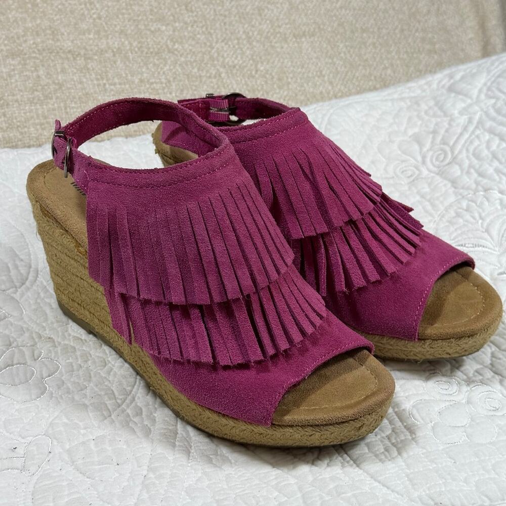 Minnetonka Women's 7 Pink Suede Fringe Wedge Heel Espadrille Sandal 70s Style